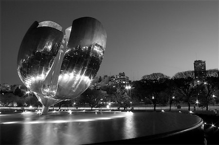 floralis generica - Floralis Generica, United Nations Plaza, Buenos Aires, Argentina Stock Photo - Rights-Managed, Code: 700-00197305