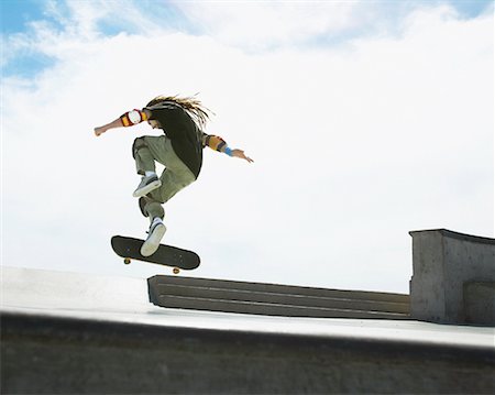 simsearch:700-00357541,k - Skateur en Skatepark Photographie de stock - Rights-Managed, Code: 700-00197330