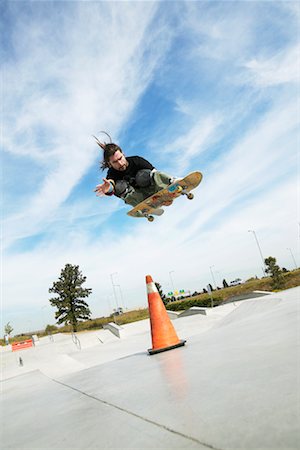 simsearch:700-00357541,k - Skateur en Skatepark Photographie de stock - Rights-Managed, Code: 700-00197331