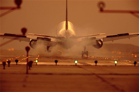 simsearch:700-00026618,k - Airplane Landing Stock Photo - Rights-Managed, Code: 700-00197437