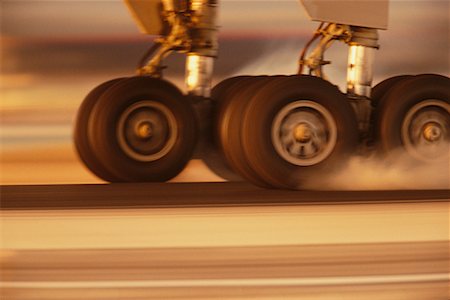 Airplane Landing Gear Foto de stock - Con derechos protegidos, Código: 700-00197440