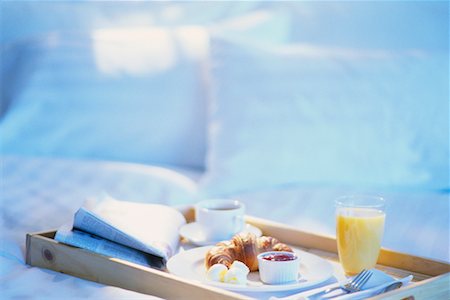 simsearch:600-07810544,k - Breakfast in Bed Stock Photo - Rights-Managed, Code: 700-00197552