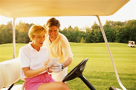 Couple Looking at Golf Score Card Foto de stock - Direito Controlado, Número: 700-00197587