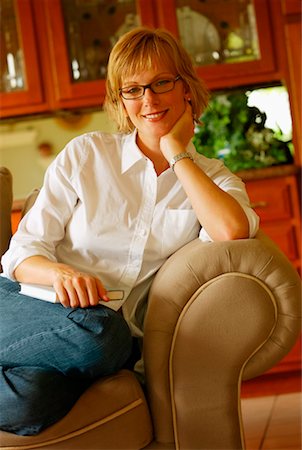 Woman with Book on Sofa Foto de stock - Con derechos protegidos, Código: 700-00197847