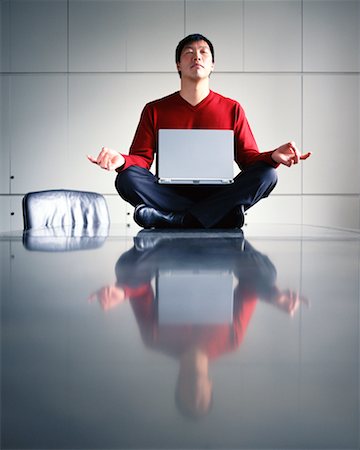 simsearch:700-01199853,k - Man Meditating on Boardroom Table Foto de stock - Direito Controlado, Número: 700-00198173