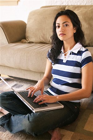 simsearch:700-00550859,k - Woman with Laptop Computer Foto de stock - Con derechos protegidos, Código: 700-00198600