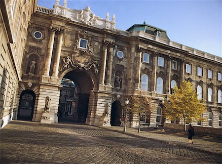 simsearch:700-00285786,k - Palais Royal de Budapest Hongrie Photographie de stock - Rights-Managed, Code: 700-00198691