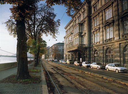 Street, Streetcar Tracks and Danube River Budapest, Hungary Foto de stock - Con derechos protegidos, Código: 700-00198692