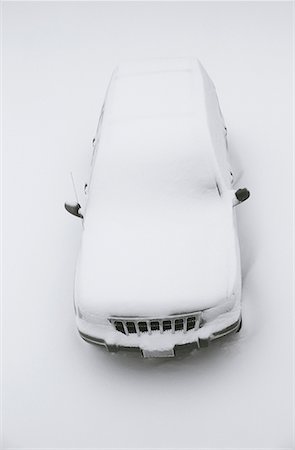 parked snow - Snow Covered Car Foto de stock - Con derechos protegidos, Código: 700-00199141
