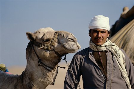 simsearch:862-03360156,k - Homme à dos de chameau dans le désert Photographie de stock - Rights-Managed, Code: 700-00199661