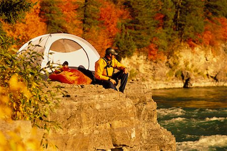Camping au bord de la rivière l'homme Photographie de stock - Rights-Managed, Code: 700-00199733