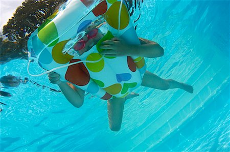 david nardini - D enfants avec matelas pneumatique Photographie de stock - Rights-Managed, Code: 700-00199980