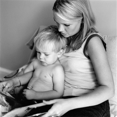 Mother Reading to Child Fotografie stock - Rights-Managed, Codice: 700-00199998