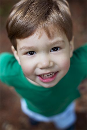 simsearch:614-03080072,k - Portrait of Young Boy Foto de stock - Con derechos protegidos, Código: 700-00190290