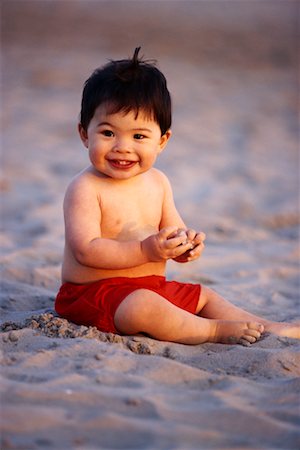 Baby on Beach Foto de stock - Con derechos protegidos, Código: 700-00190371