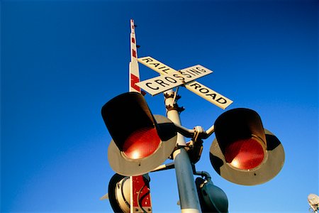 passagem de nível - Railroad Crossing Foto de stock - Direito Controlado, Número: 700-00193672