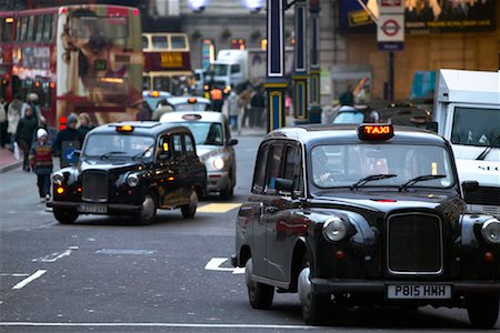 Taxies Outside Victoria Station London, England Foto de stock - Con derechos protegidos, Código: 700-00268264