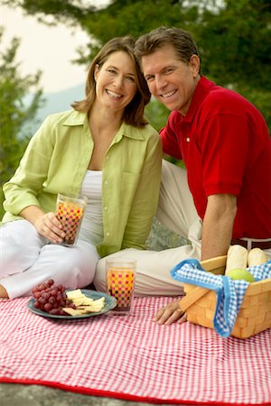 french's mountain - Couple Having Picnic Foto de stock - Con derechos protegidos, Código: 700-00268493