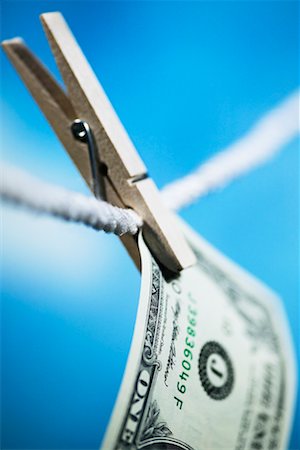 simsearch:640-01349807,k - Dollar Bill on Clothesline Foto de stock - Con derechos protegidos, Código: 700-00268670