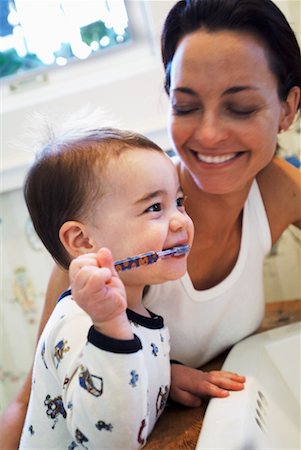 Mother Helping Child Brush Teeth Fotografie stock - Rights-Managed, Codice: 700-00269914