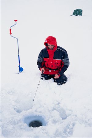 pesca en el hielo - Man Ice Fishing Foto de stock - Con derechos protegidos, Código: 700-00275064