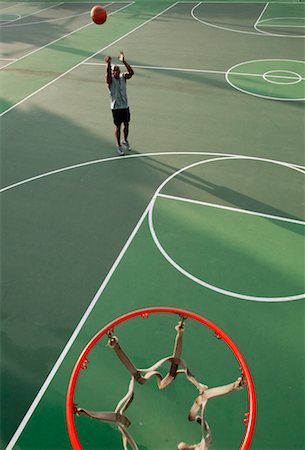 simsearch:700-00020798,k - Man Shooting Baskets Foto de stock - Con derechos protegidos, Código: 700-00275124