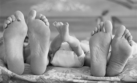 Pieds de la famille Photographie de stock - Rights-Managed, Code: 700-00270567