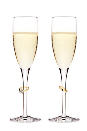 simsearch:700-05803329,k - Coupes à Champagne avec des bandes de mariage Photographie de stock - Rights-Managed, Code: 700-00284788