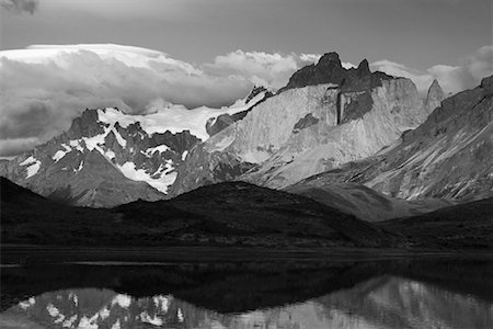 Los Cuernos del Paine and Laguna de los Cisnes Torres del Paine National Park Patagonia, Chile Foto de stock - Con derechos protegidos, Código: 700-00285147