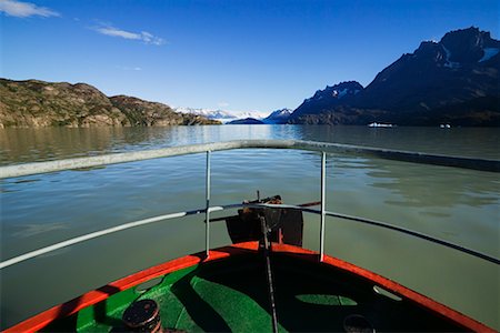 Bateau sur Lago Grey Torres del Paine Parc National Patagonie, Chili Photographie de stock - Rights-Managed, Code: 700-00285155