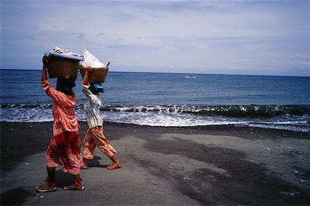 Femmes avec paniers sur plage Bali Indonésie Photographie de stock - Rights-Managed, Code: 700-00285404