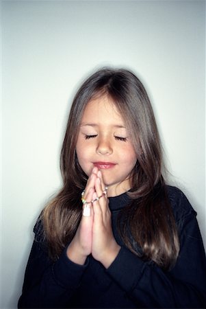 photos of little girl praying - Portrait de jeune fille en prière Photographie de stock - Rights-Managed, Code: 700-00285469