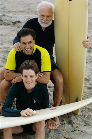 simsearch:600-01072879,k - Fils, père et grand-père avec des planches de surf Photographie de stock - Rights-Managed, Code: 700-00285901