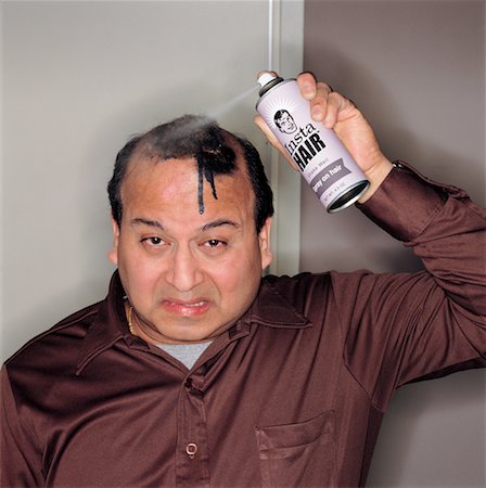 spritzlack - Mann mit Spray auf Haar Stockbilder - Lizenzpflichtiges, Bildnummer: 700-00286446