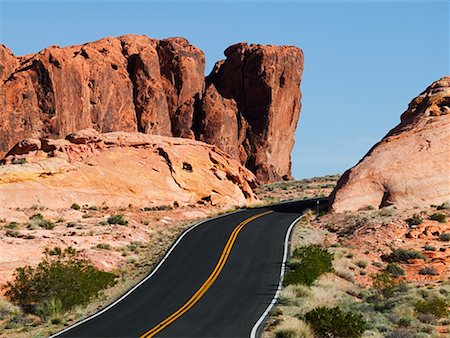 désert de mojave - Route à travers la lacune dans les roches Valley of Fire State park Nevada USA Photographie de stock - Rights-Managed, Code: 700-00286467