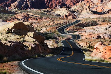 désert de mojave - Route sinueuse à travers la vallée rocheuse du parc d'état de feu Nevada USA Photographie de stock - Rights-Managed, Code: 700-00286470