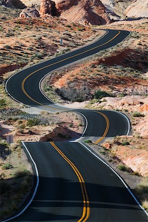 désert de mojave - Route sinueuse à travers la vallée rocheuse du parc d'état de feu Nevada USA Photographie de stock - Rights-Managed, Code: 700-00286471