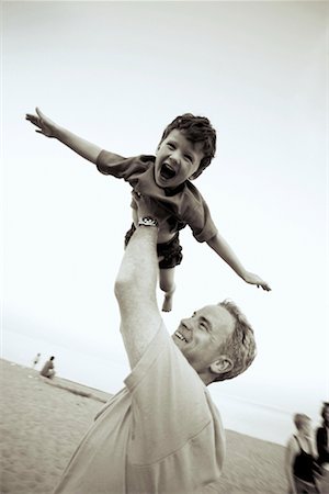 Father Playing with Son on Beach Foto de stock - Con derechos protegidos, Código: 700-00280089