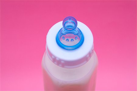 simsearch:700-00280402,k - Biberon de bébé avec du lait Photographie de stock - Rights-Managed, Code: 700-00280402
