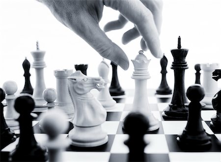 simsearch:700-00284729,k - Playing Chess Foto de stock - Con derechos protegidos, Código: 700-00280886