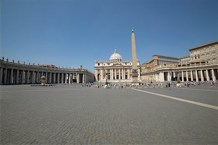 simsearch:873-06440402,k - St Peter's Square St Peter's Basilica Rome, Italy Stock Photo - Rights-Managed, Code: 700-00281156