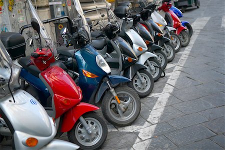 simsearch:700-00458301,k - Parked Mopeds Fotografie stock - Rights-Managed, Codice: 700-00281186