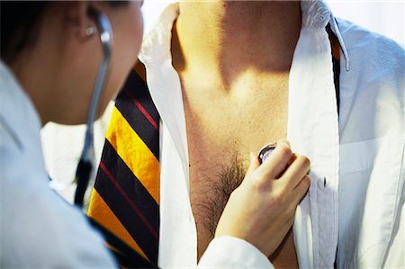 Doctor Checking Patient's Heartbeat Foto de stock - Con derechos protegidos, Código: 700-00281358