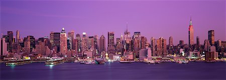 simsearch:700-00070996,k - Skyline at Night New York, New York, USA Stock Photo - Rights-Managed, Code: 700-00318327