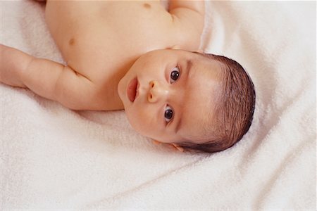 simsearch:700-00345119,k - Portrait de bébé Photographie de stock - Rights-Managed, Code: 700-00328057