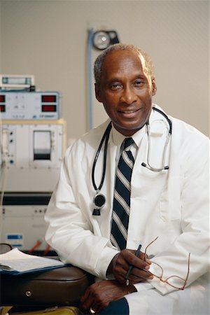 simsearch:614-06898452,k - Portrait of Doctor Stock Photo - Rights-Managed, Code: 700-00328373