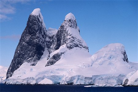 simsearch:700-00183247,k - Mountain Le Maire Channel Antarctic Peninsula Fotografie stock - Rights-Managed, Codice: 700-00329145