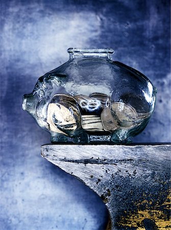 simsearch:600-00049108,k - Glass Piggy Bank Stock Photo - Rights-Managed, Code: 700-00329260