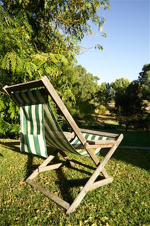 deckchair garden - Chaise de plage Photographie de stock - Rights-Managed, Code: 700-00344943