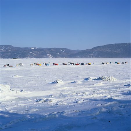 pêche dans la glace - Glace de cabanes de pêcheurs du Fjord Du Saguenay (Québec), Canada Photographie de stock - Rights-Managed, Code: 700-00345438